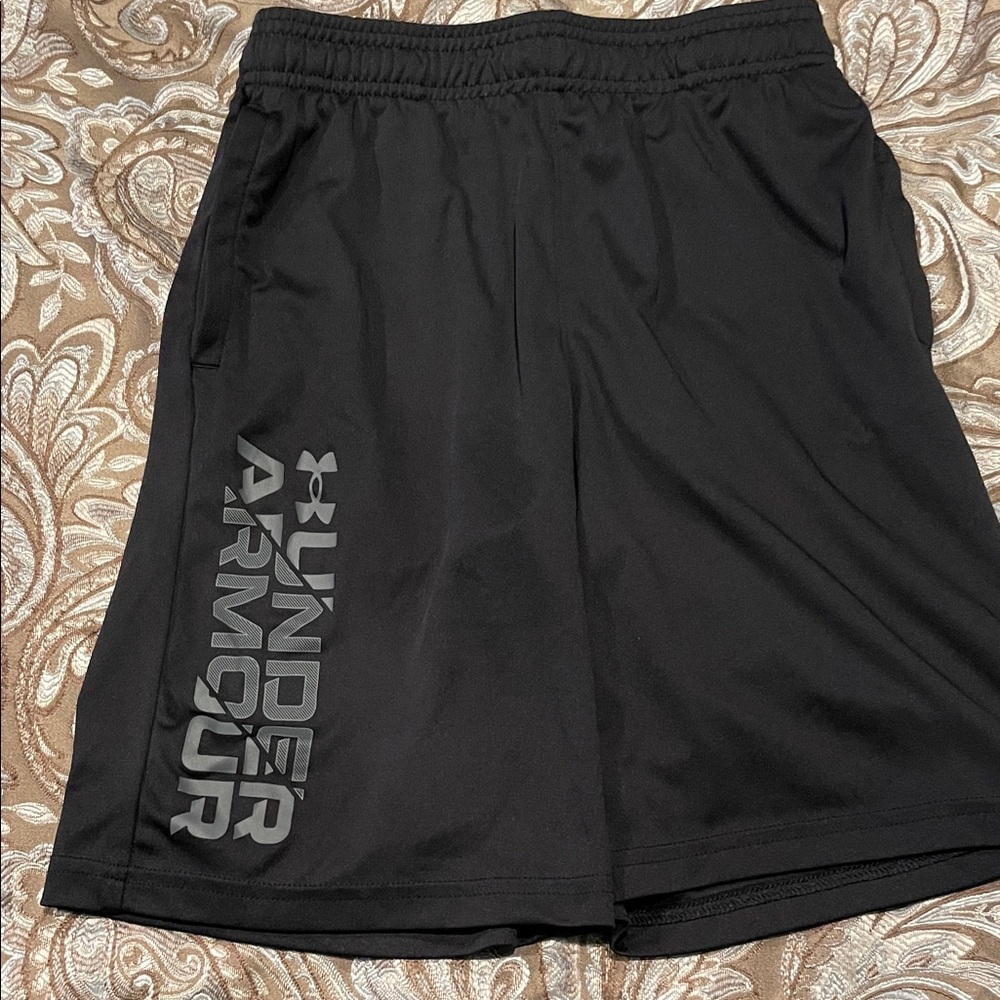 Under Armour Boys Black Athletic Loose Fit Shorts, Size Youth Medium